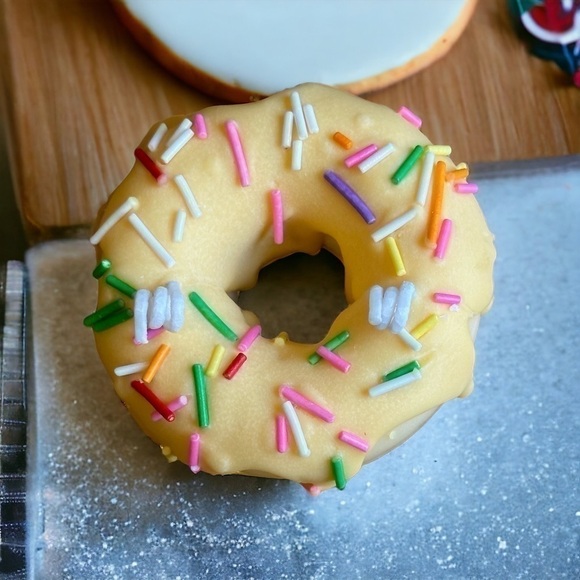 ⚠️SALE Candle // Handmade Yellow Glaze Donut Shaped Soy Wax Cancle - Picture 4 of 4